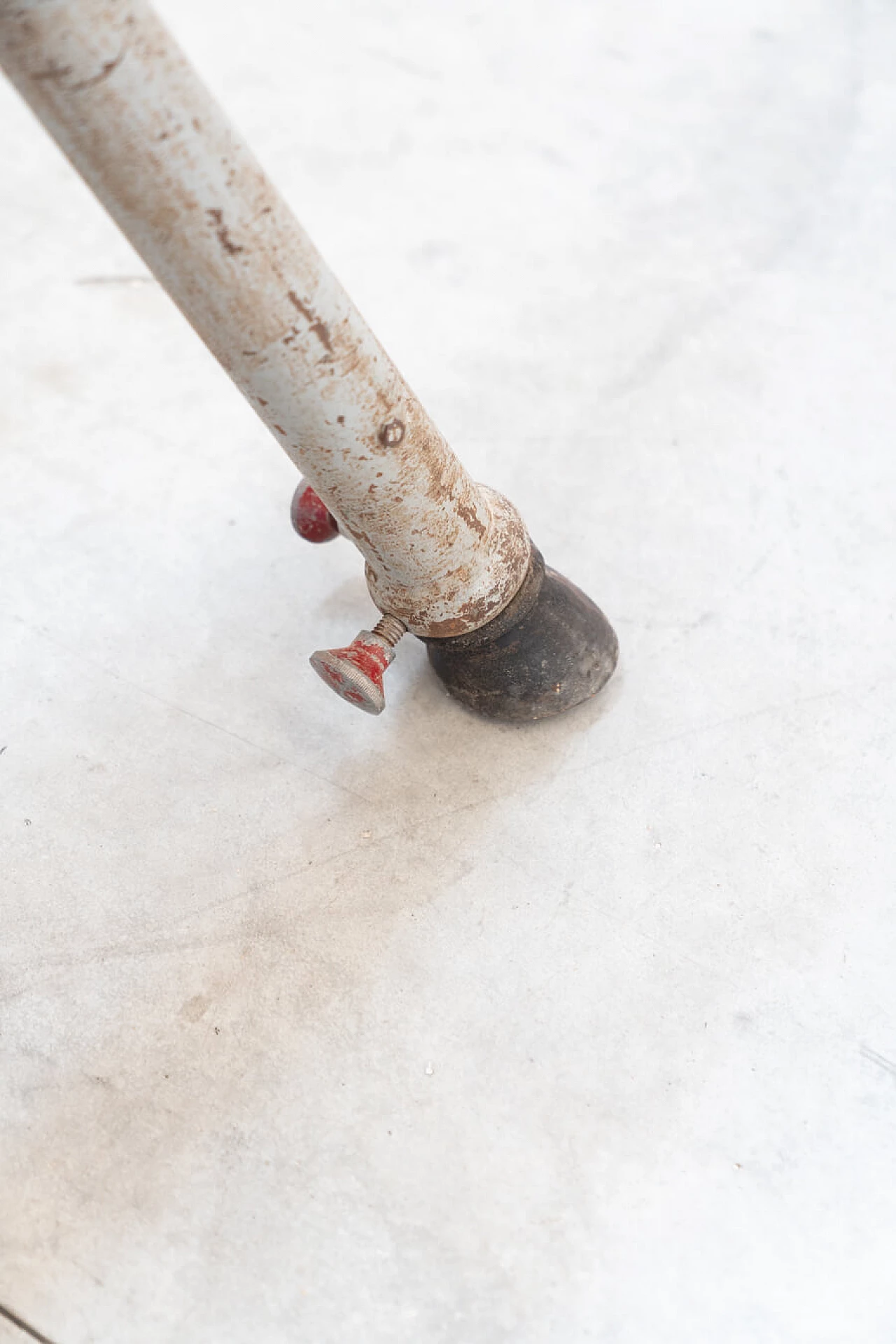 Cavallo da ginnastica in cuoio e metallo, anni '50 5
