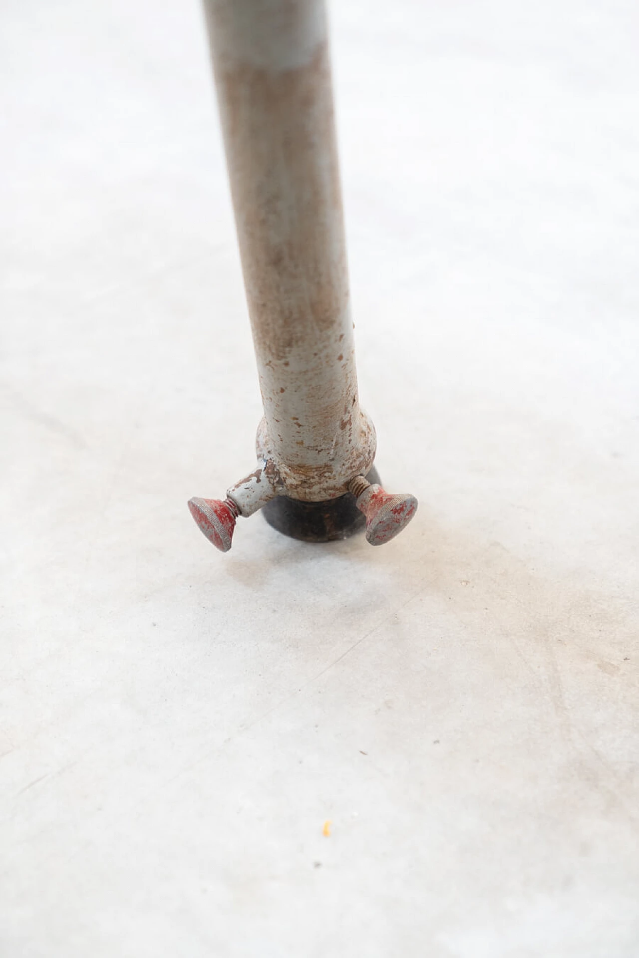 Cavallo da ginnastica in cuoio e metallo, anni '50 10