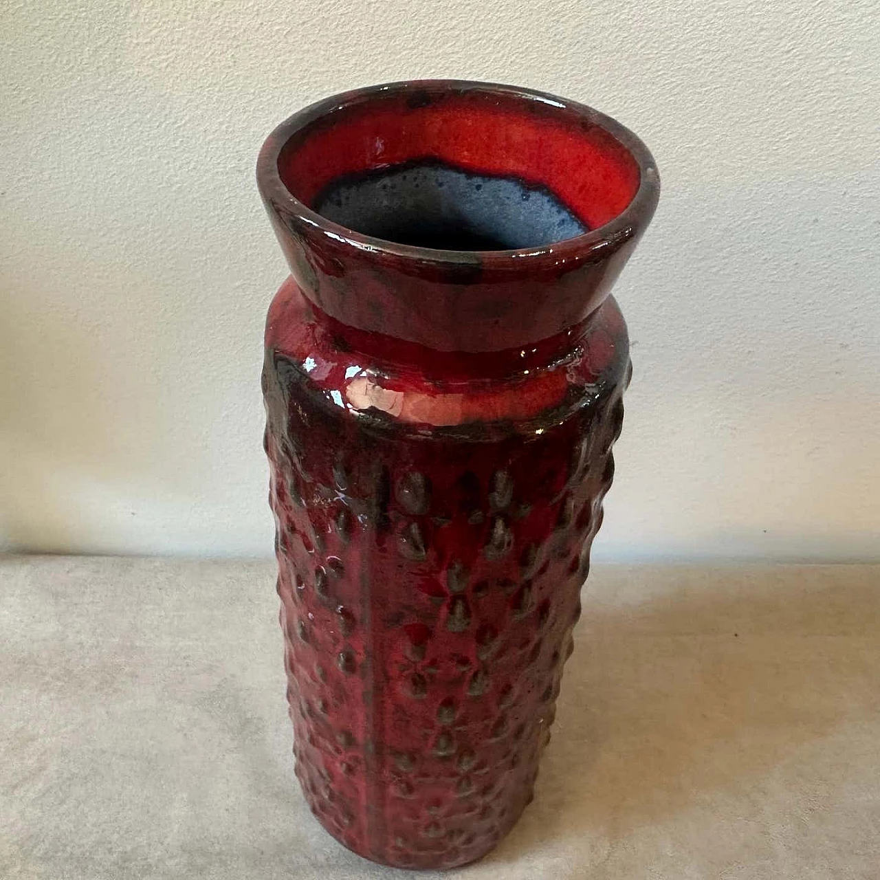 Vaso in ceramica Fat Lava rossa e nera di WGP, anni '70 4