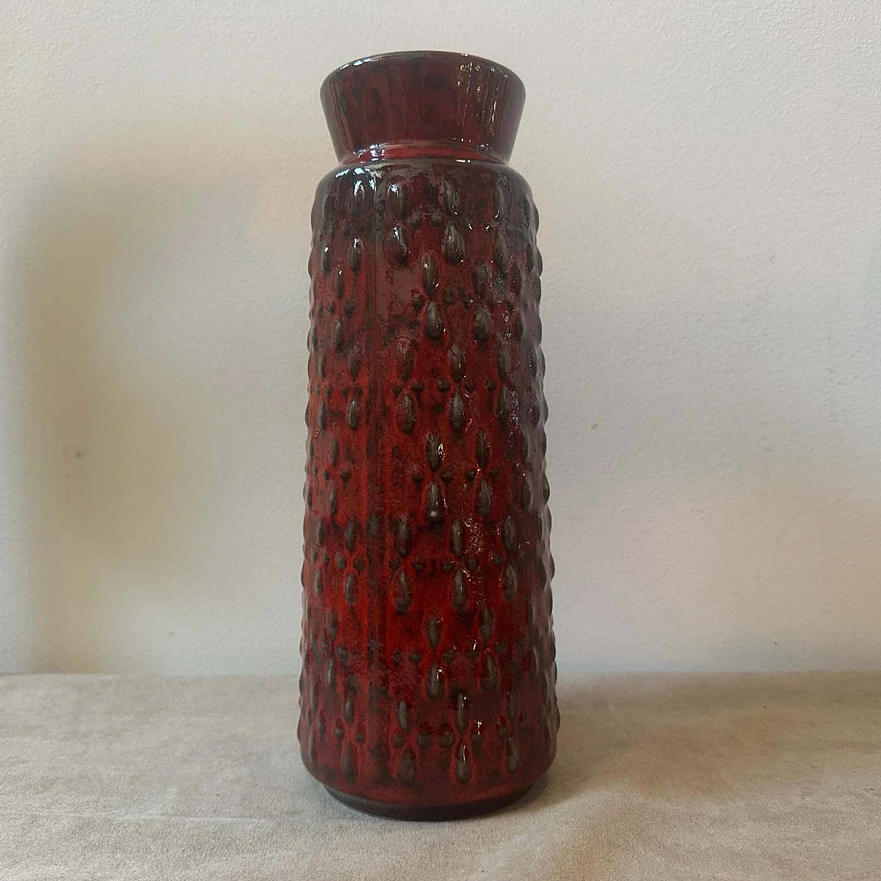 Vaso in ceramica Fat Lava rossa e nera di WGP, anni '70 5