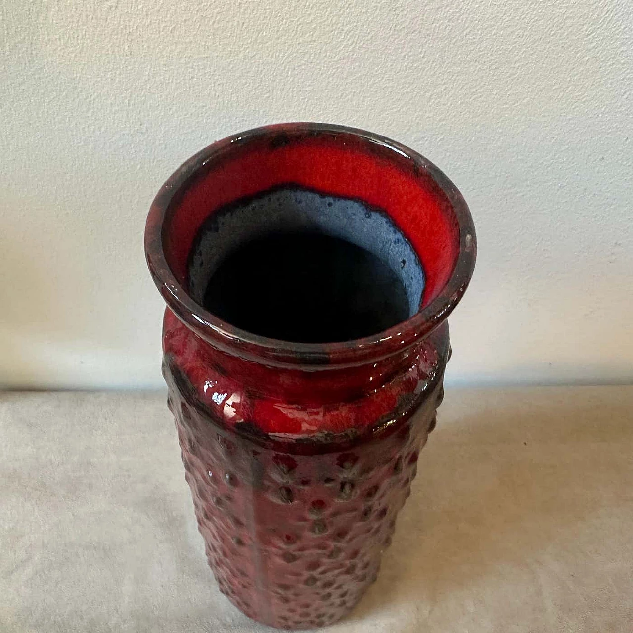 Vaso in ceramica Fat Lava rossa e nera di WGP, anni '70 7