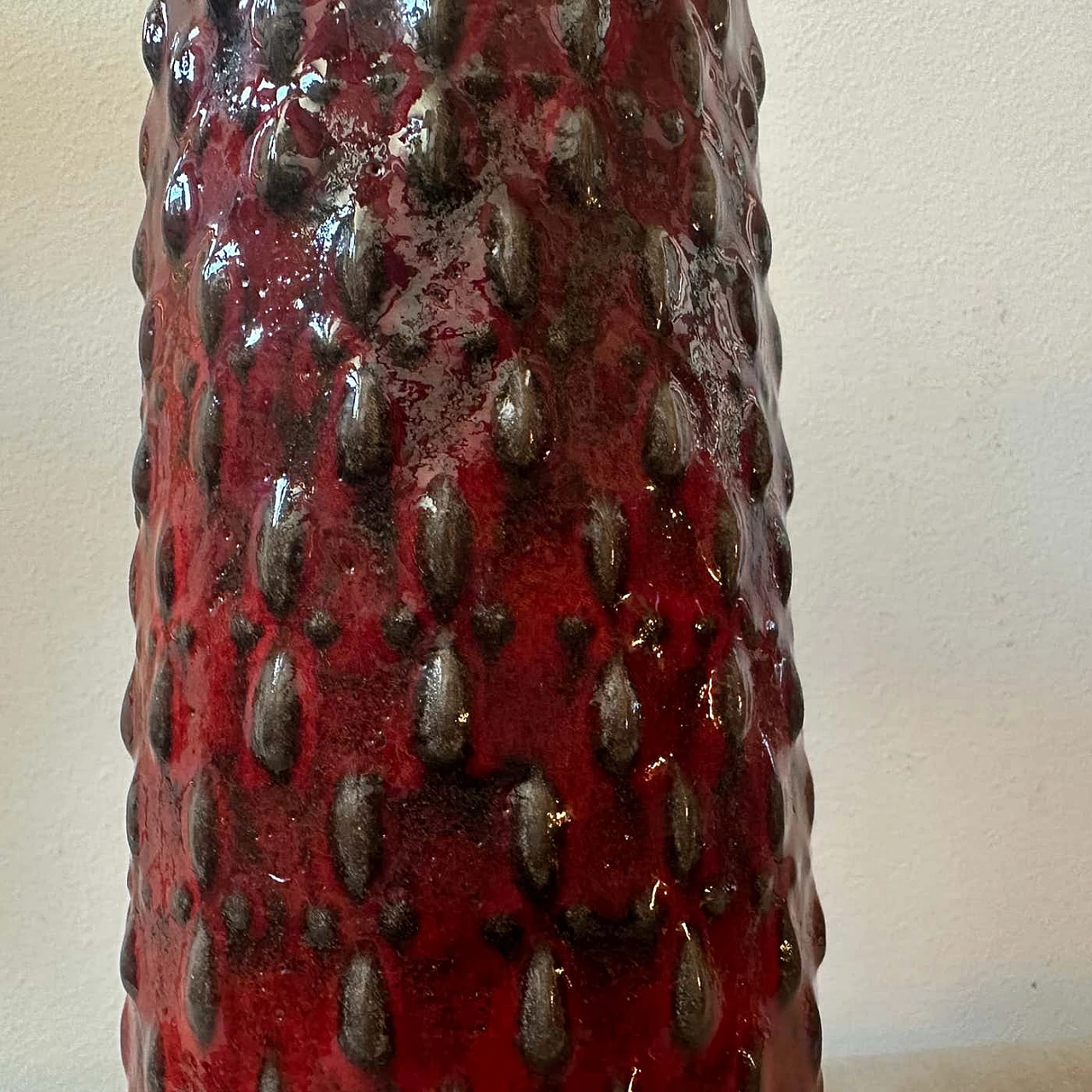 Vaso in ceramica Fat Lava rossa e nera di WGP, anni '70 9