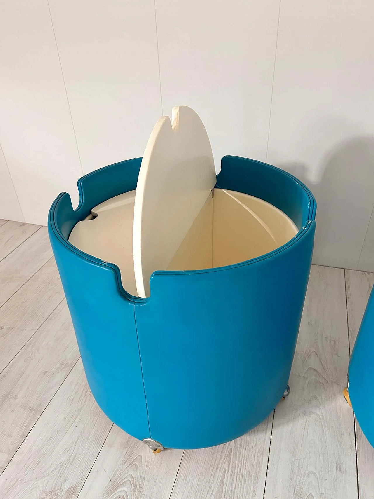 Coppia di comodini Lullaby di Luigi Massoni per Poltrona Frau, anni '70 9