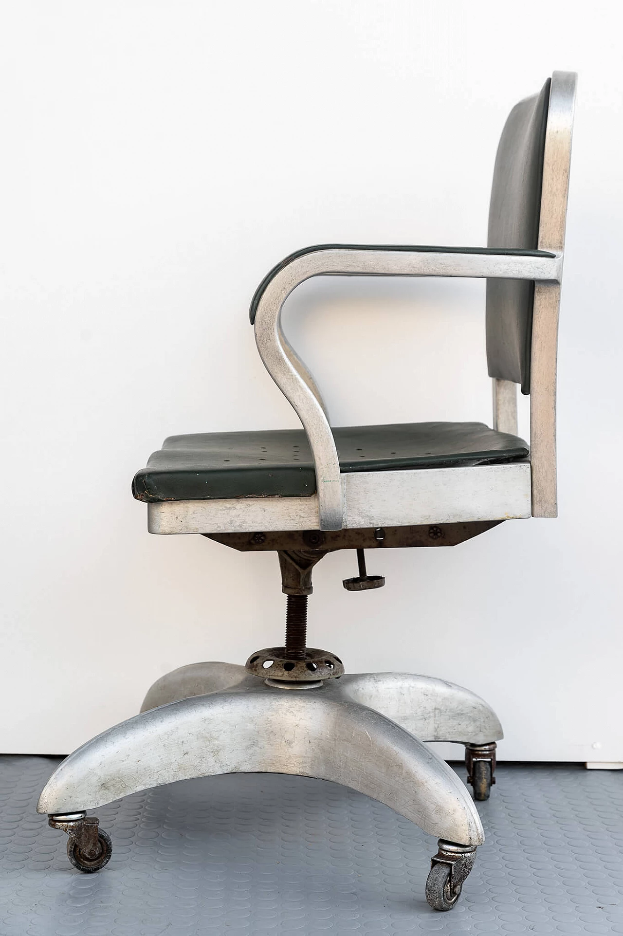 Metal swivel chair Kardex, 1930s 3
