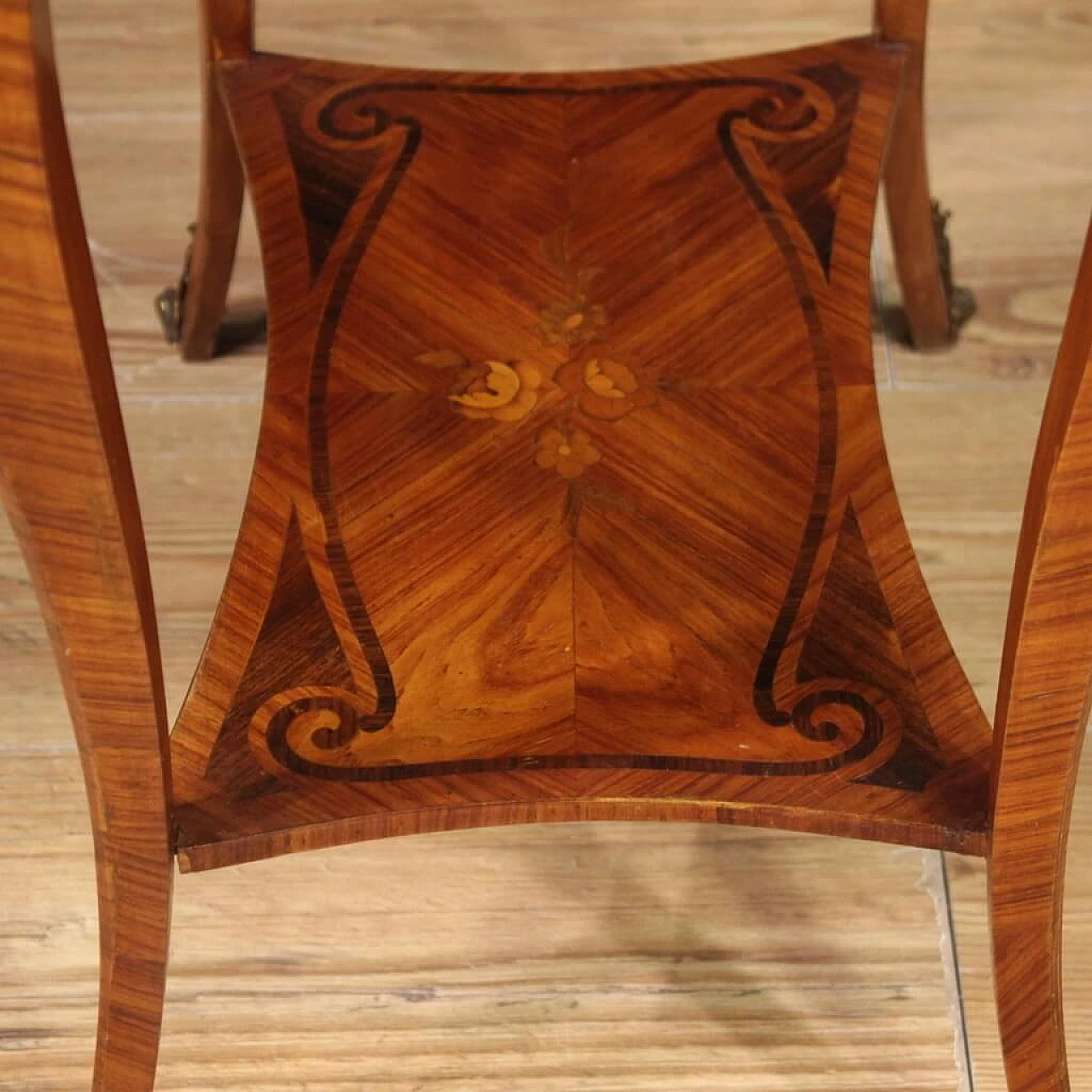 Tavolino intarsiato con piano adornato da ghiera in ottone dorato, anni '60 4