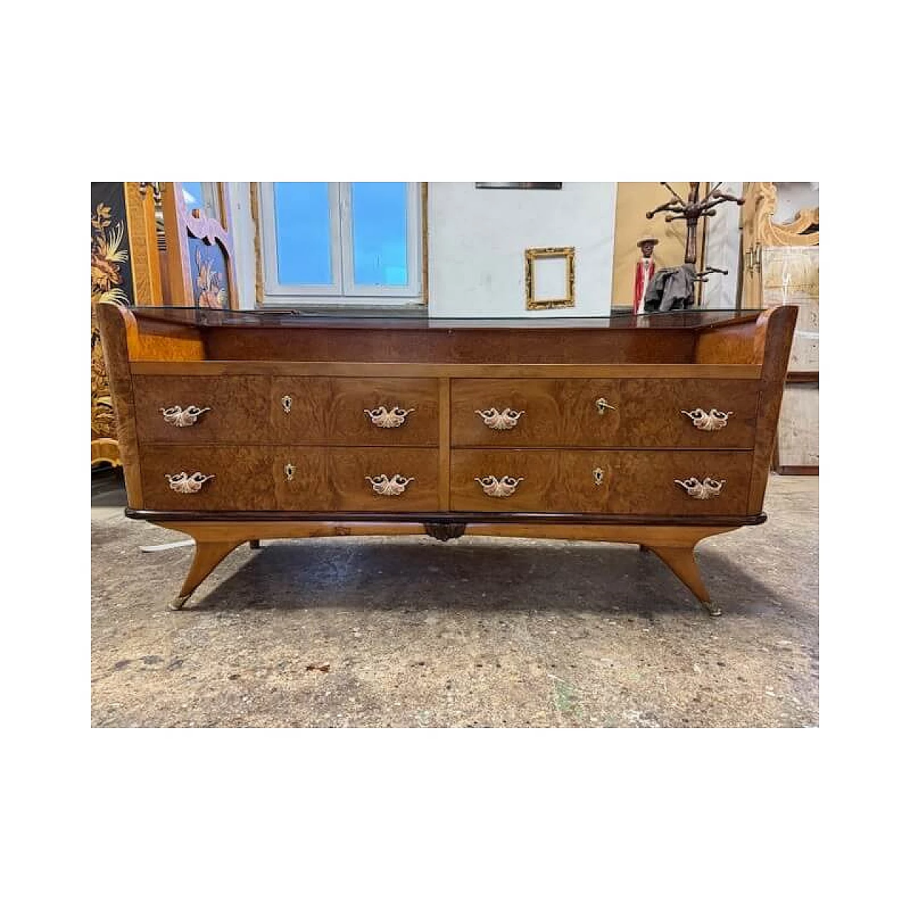 Cassettiera in radica di betulla con fronte a quattro cassetti e piano in vetro, anni '50 11