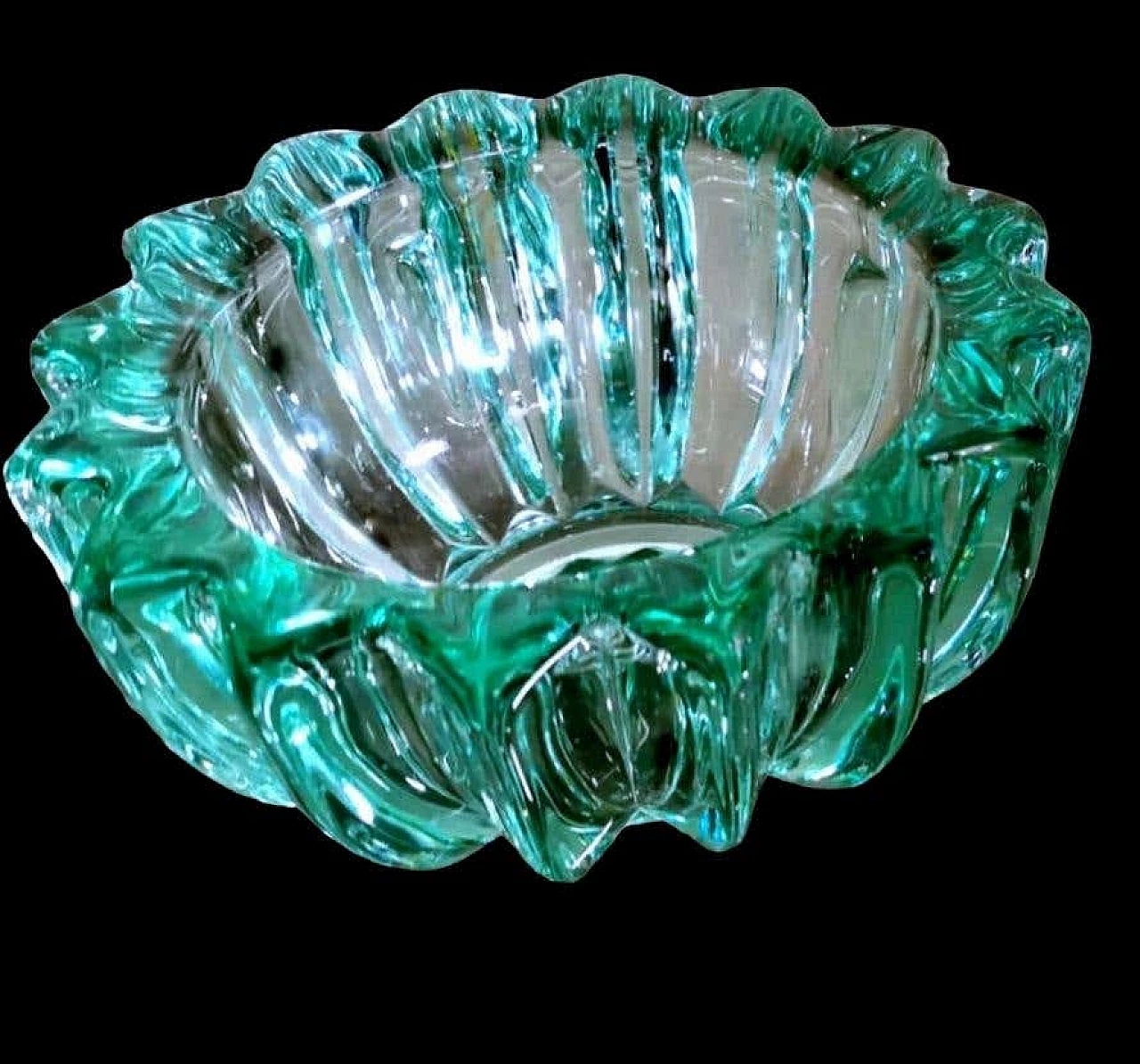 Art Deco bowl in green moulded glass by Pierre D'Avesn, 1930s 1