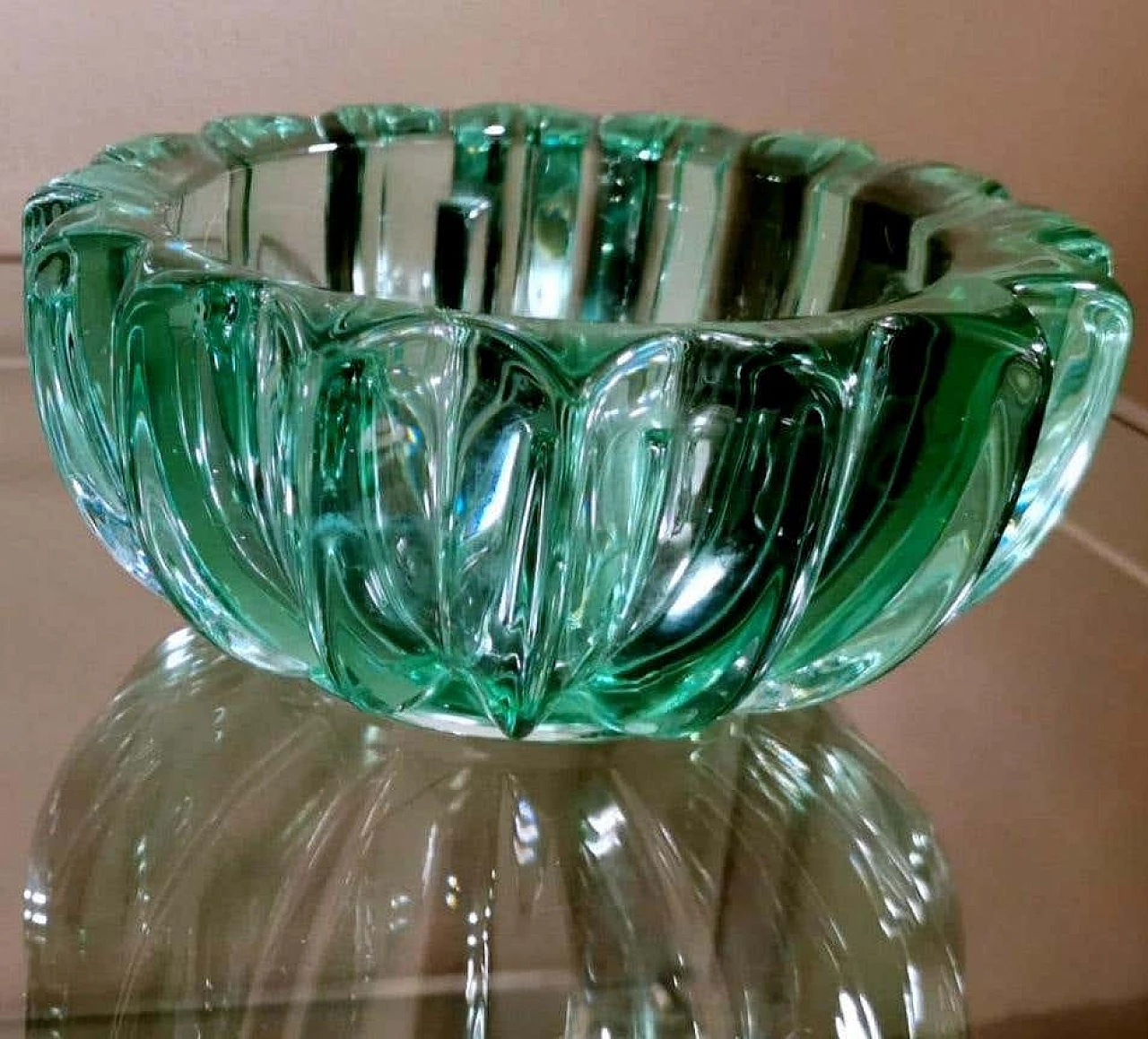 Art Deco bowl in green moulded glass by Pierre D'Avesn, 1930s 3