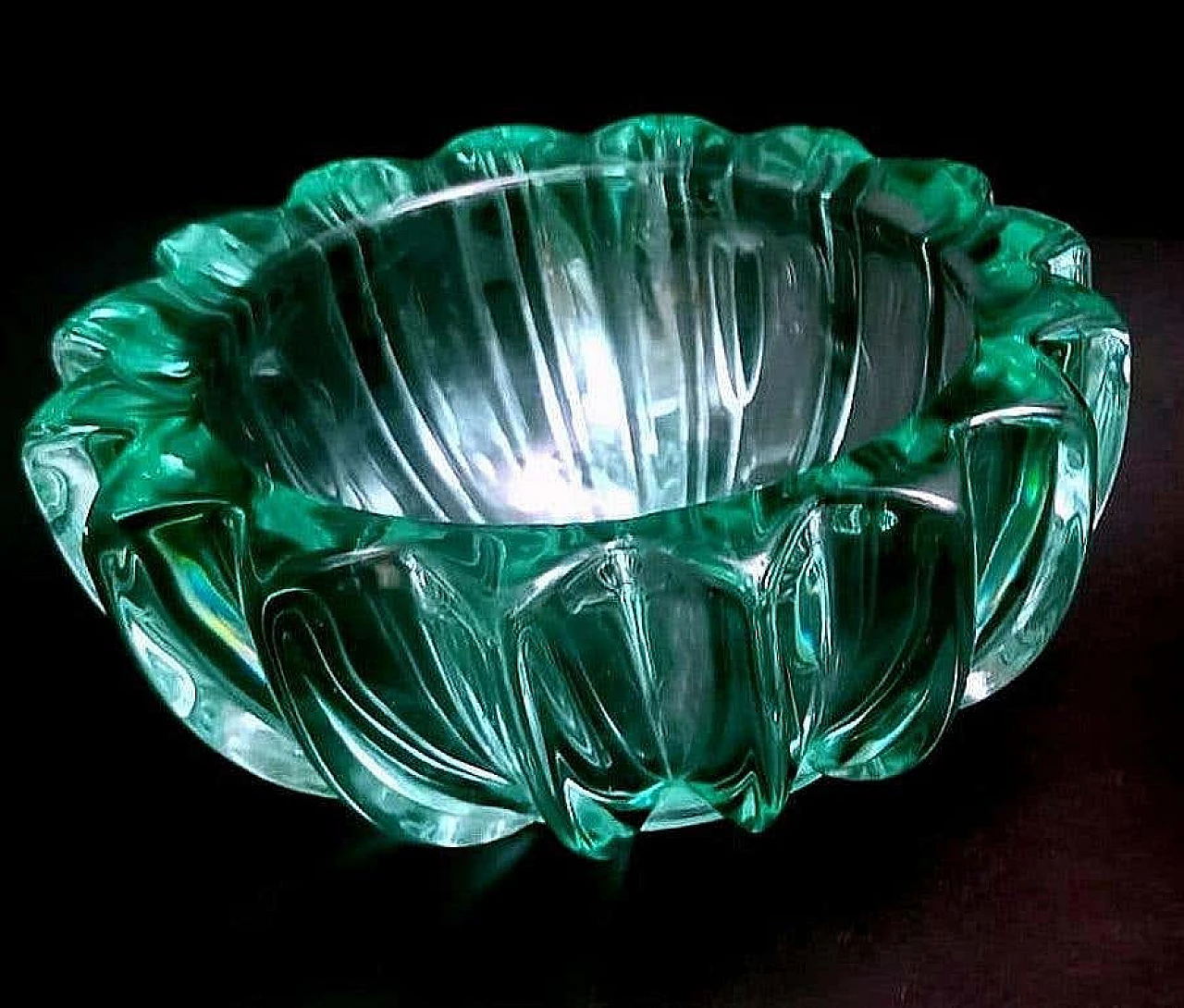 Art Deco bowl in green moulded glass by Pierre D'Avesn, 1930s 12
