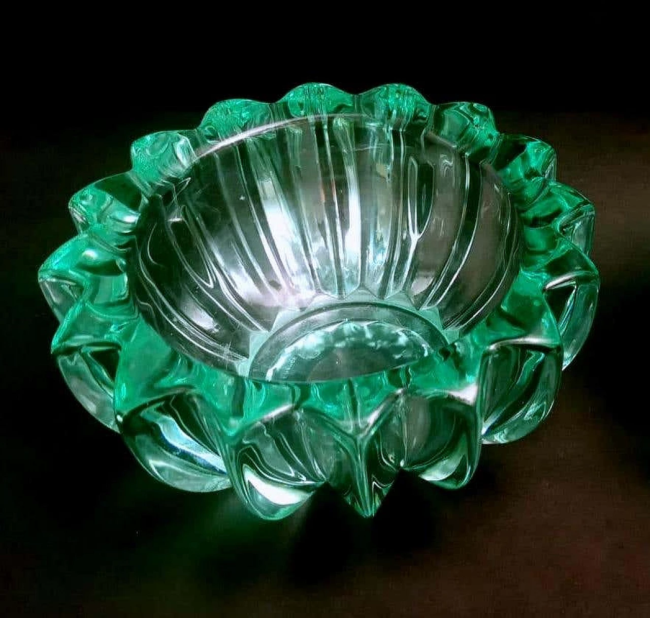 Art Deco bowl in green moulded glass by Pierre D'Avesn, 1930s 13