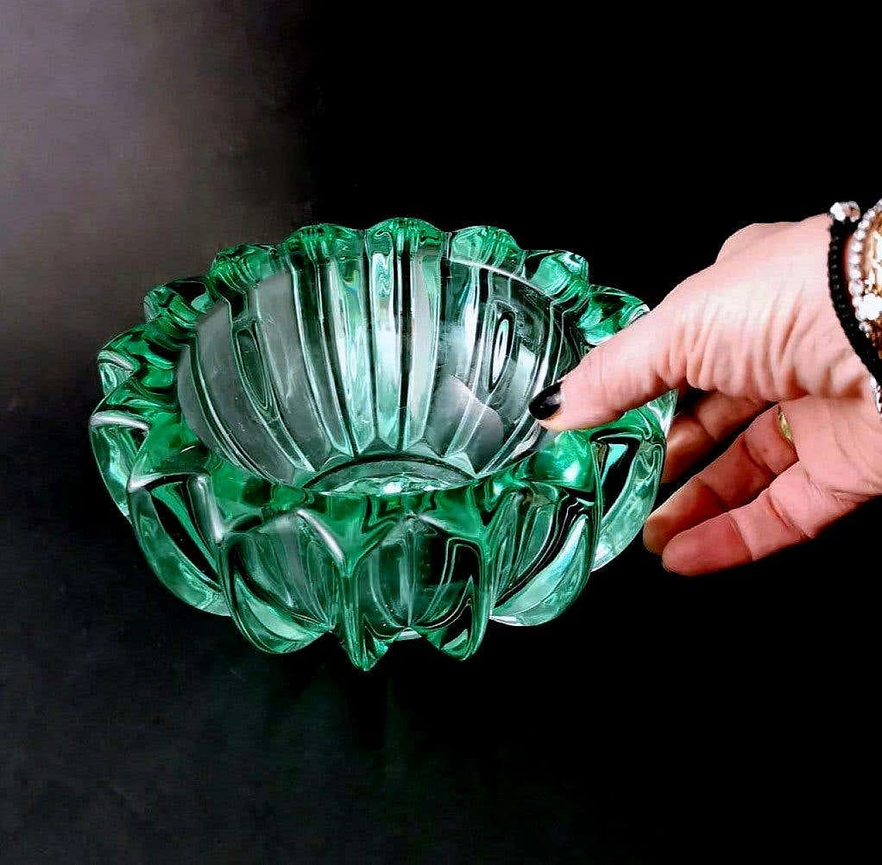 Art Deco bowl in green moulded glass by Pierre D'Avesn, 1930s 17
