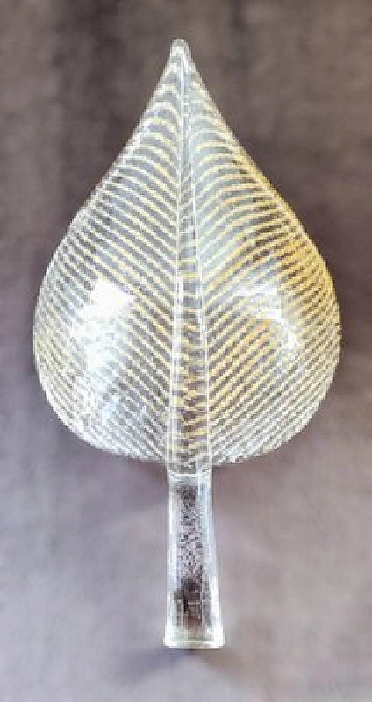 Pair of transparent and gilded Murano glass leaf wall lights, 1980s 5
