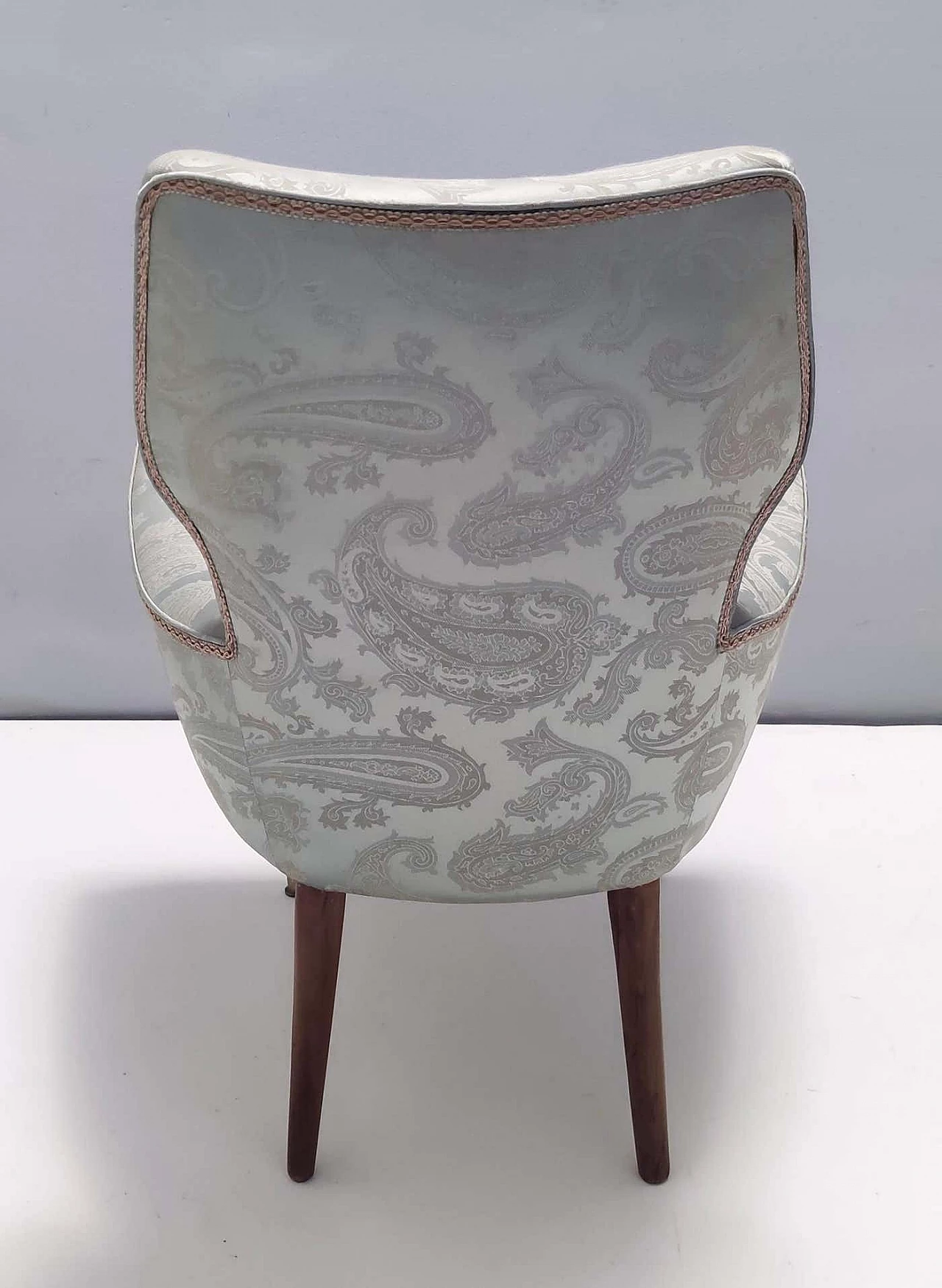 Pair of satin lounge chairs with walnut frame and brass feet, 1950s 6