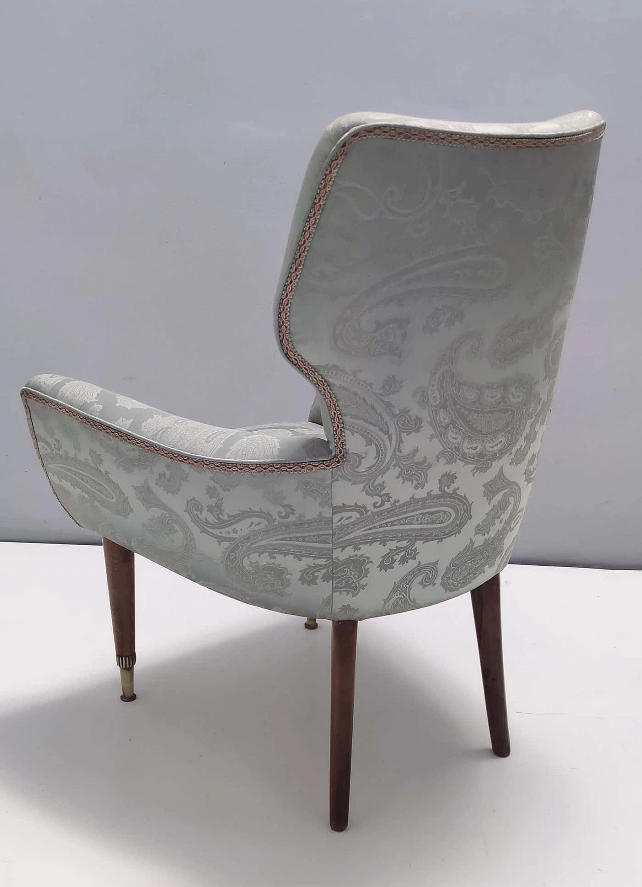 Pair of satin lounge chairs with walnut frame and brass feet, 1950s 7