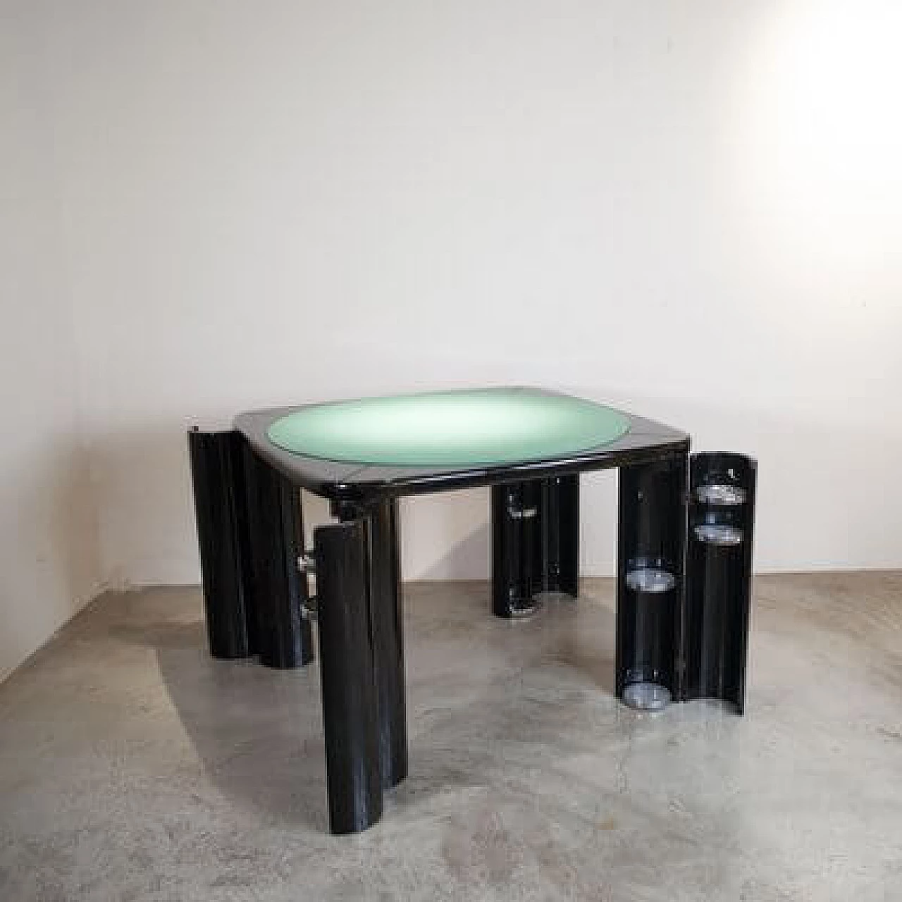 Tavolo da gioco in tessuto e legno laccato nero con gambe girevoli di Pierluigi Molinari per Pozzi, anni '70 6