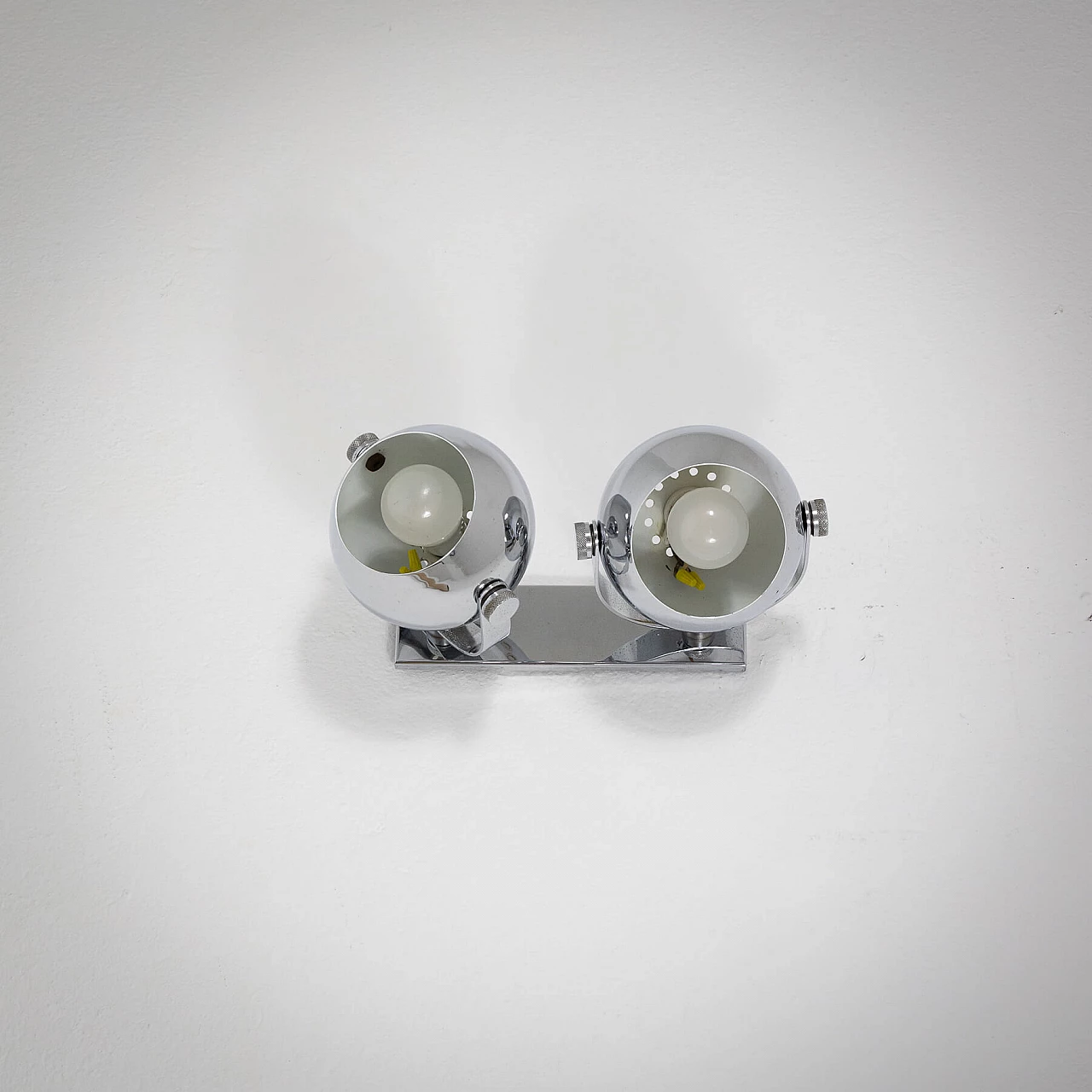 Coppia di applique Space Age a due luci in metallo, anni '70 2