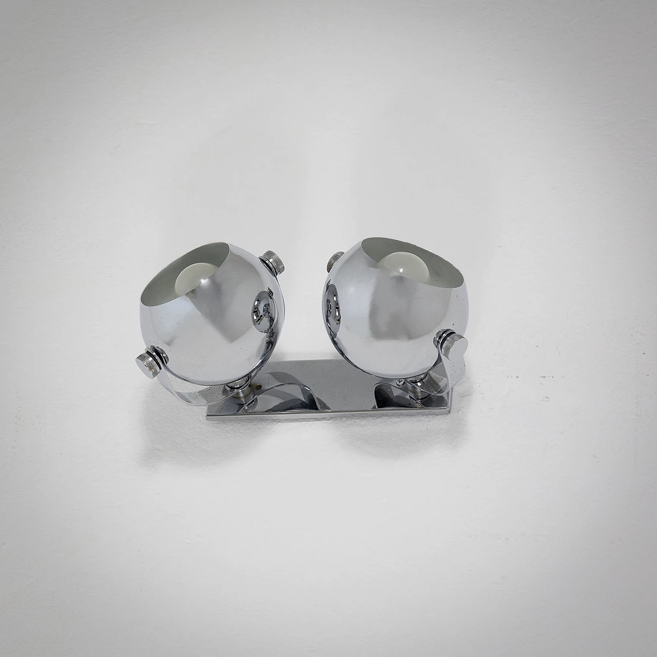 Coppia di applique Space Age a due luci in metallo, anni '70 5