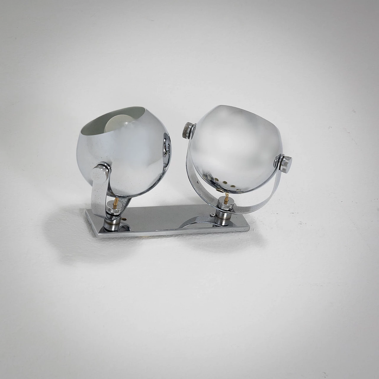 Coppia di applique Space Age a due luci in metallo, anni '70 6