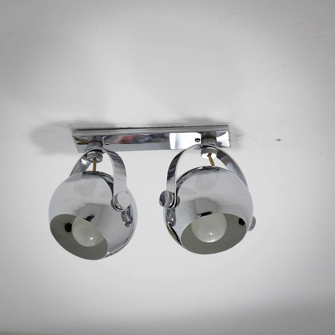 Coppia di applique Space Age a due luci in metallo, anni '70 8