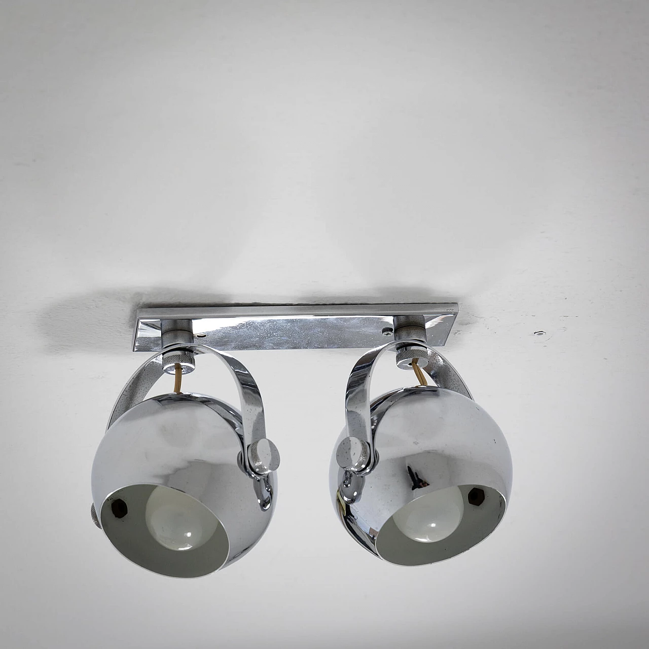 Coppia di applique Space Age a due luci in metallo, anni '70 9