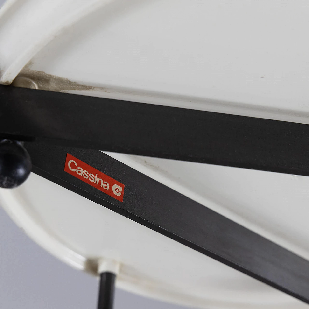 3 Tavolini impilabili in metallo e plastica di Cassina, anni '80 8