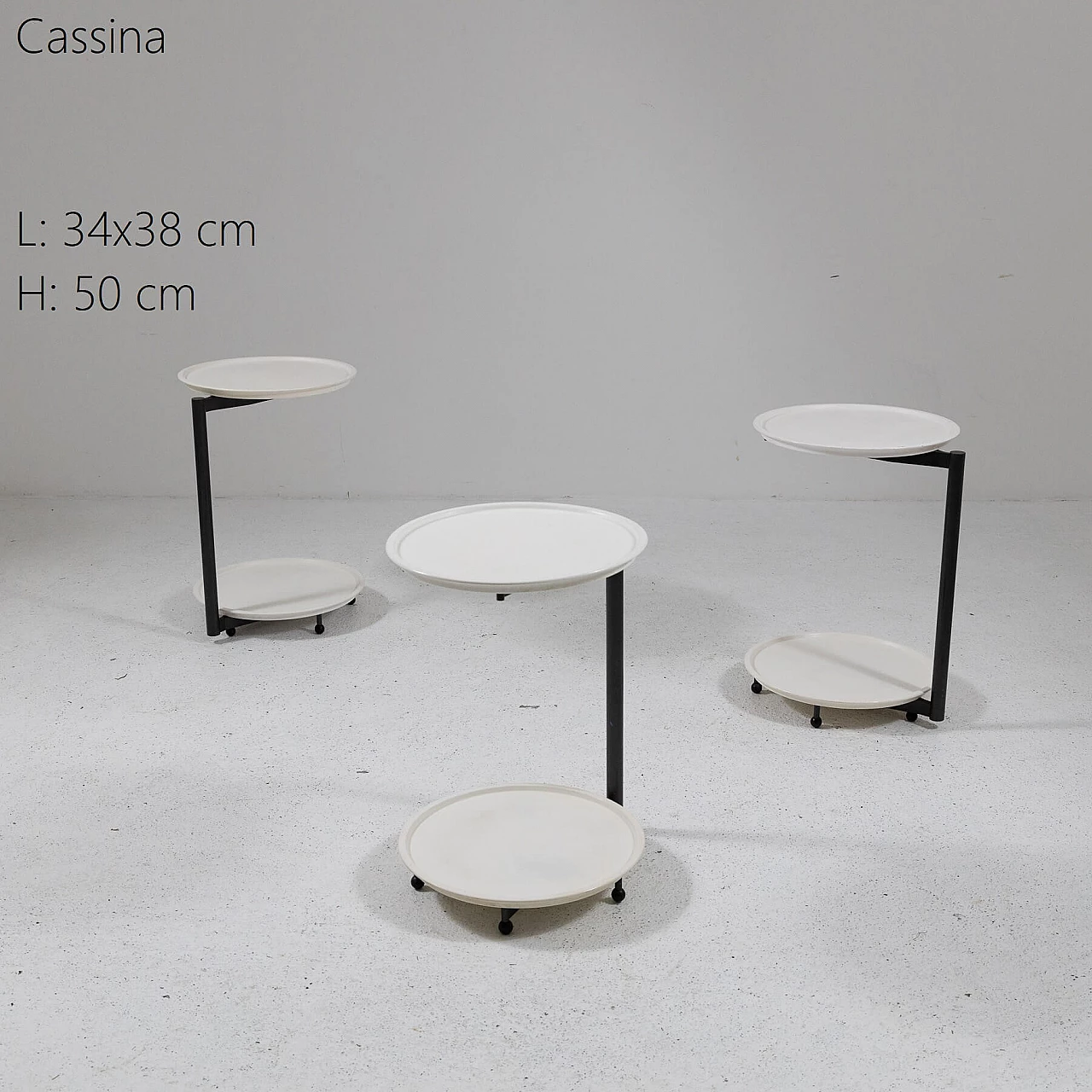 3 Tavolini impilabili in metallo e plastica di Cassina, anni '80 12