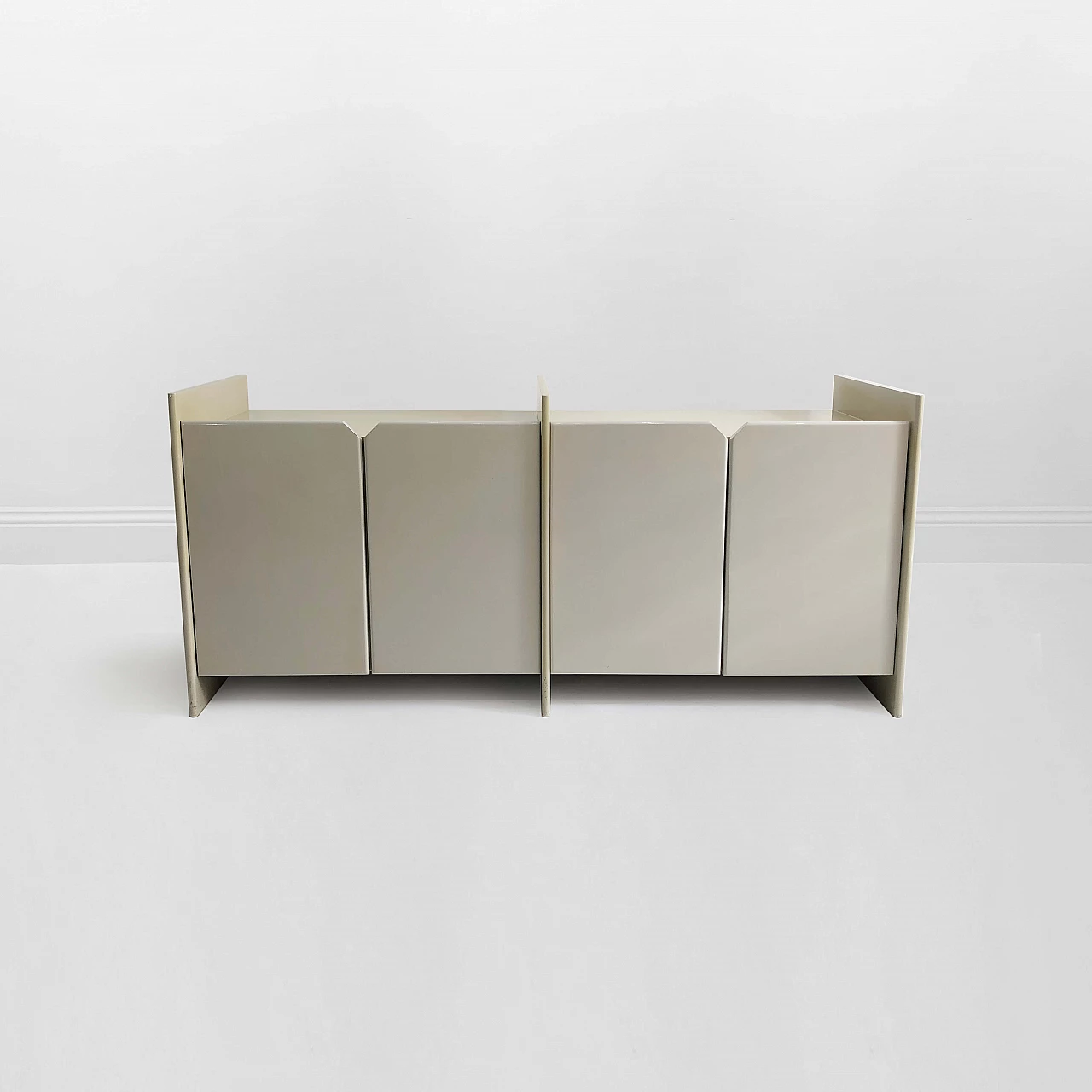 Credenza in legno laccato di Memphis, anni '80 14