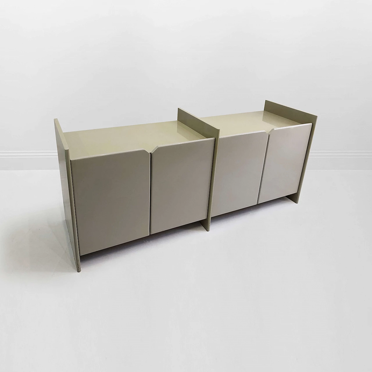 Credenza in legno laccato di Memphis, anni '80 18