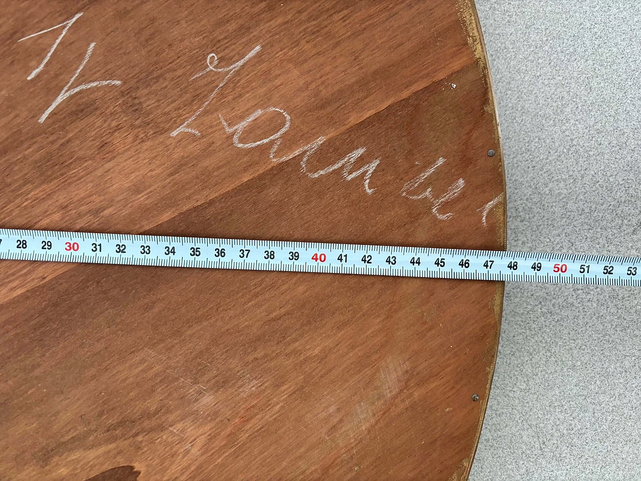 Specchio ovale con cornice in legno intagliato, anni '60 4