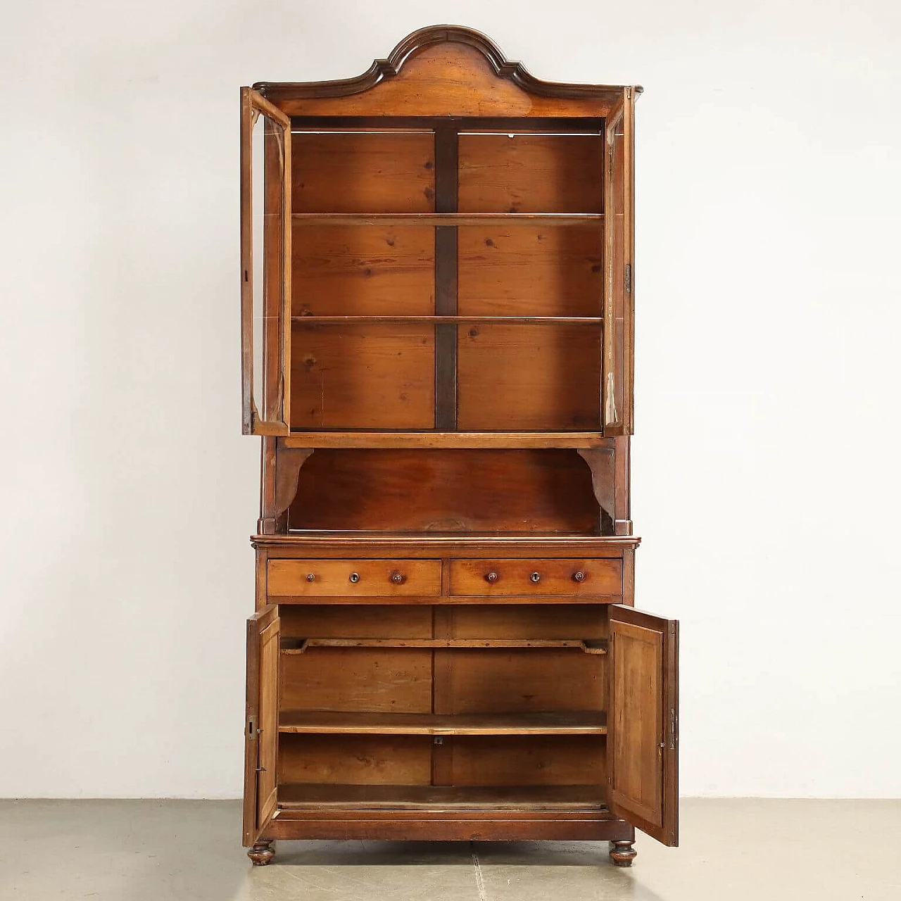Double-bodied walnut display case, late 19th century 3