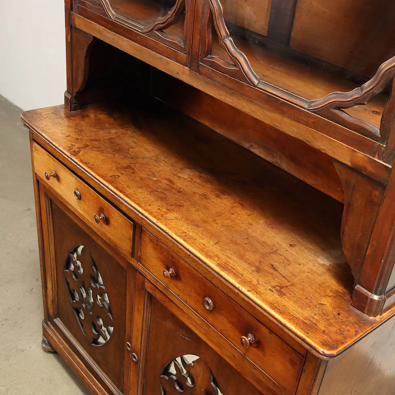 Double-bodied walnut display case, late 19th century 7