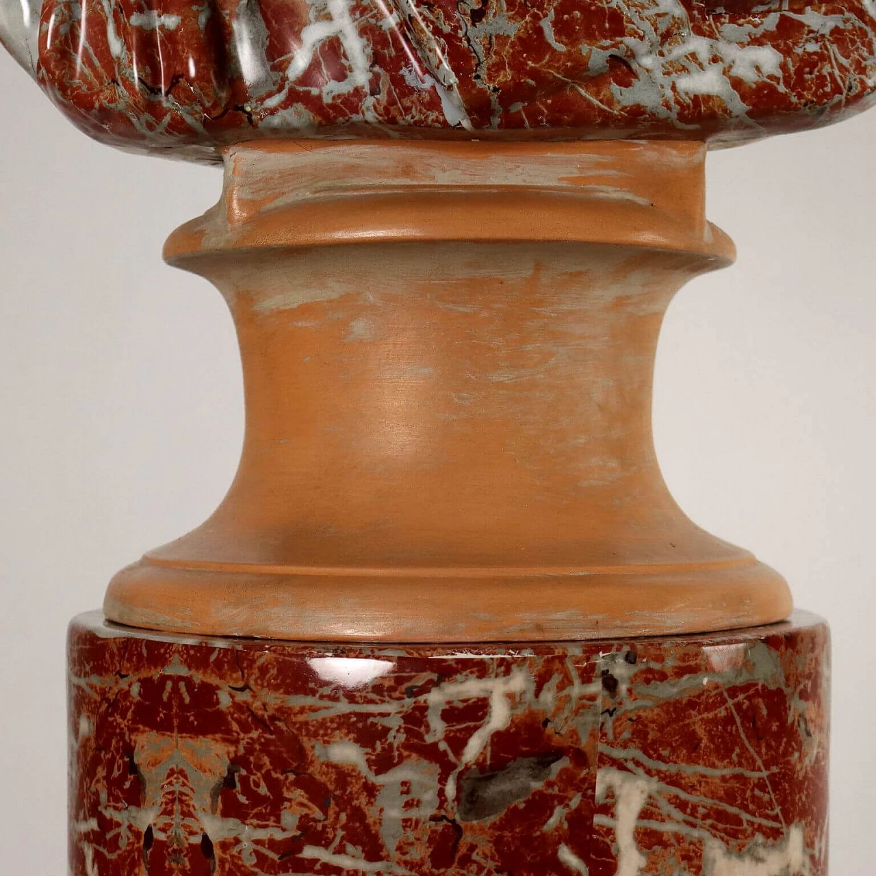Coppia di busti di imperatori romani su colonne in ceramica di Tommaso Barbi, anni '70 9