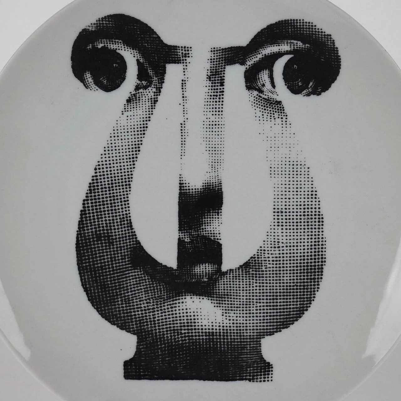 Piatto Tema e Variazioni 56 in porcellana di Piero Fornasetti, anni '60 3