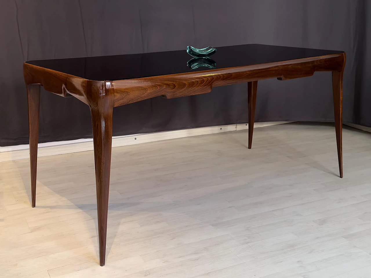 Walnut and black glass table in the style of Gio Ponti, 1950s 2
