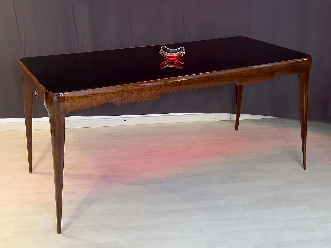 Walnut and black glass table in the style of Gio Ponti, 1950s 3