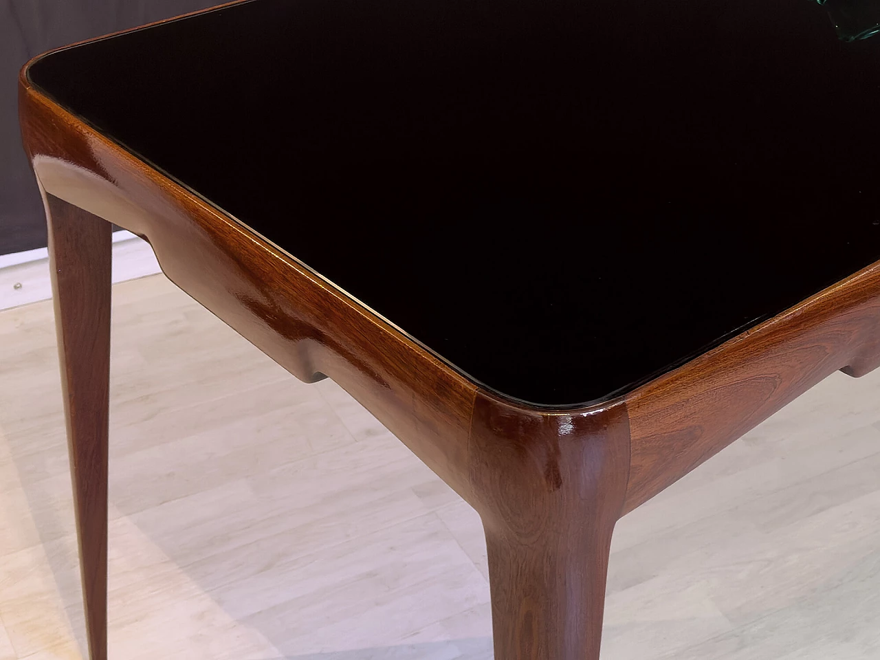 Walnut and black glass table in the style of Gio Ponti, 1950s 5