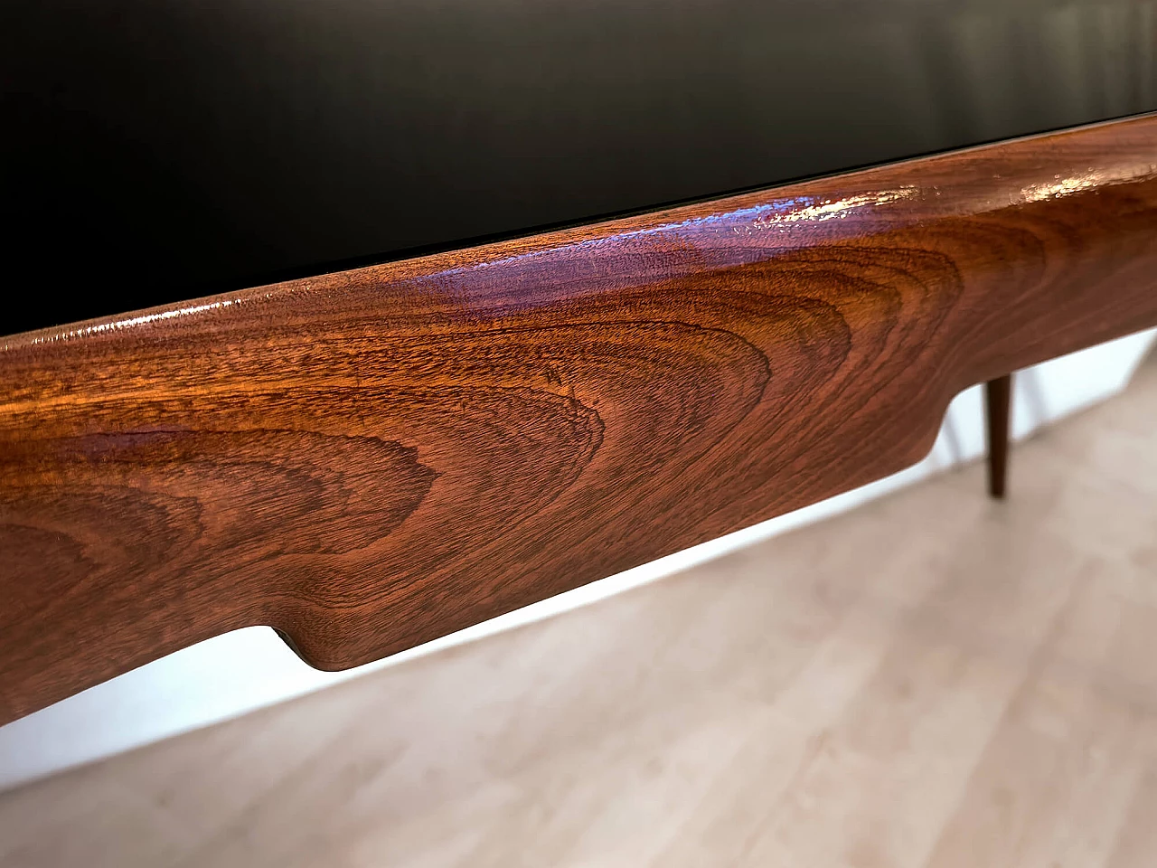 Walnut and black glass table in the style of Gio Ponti, 1950s 7