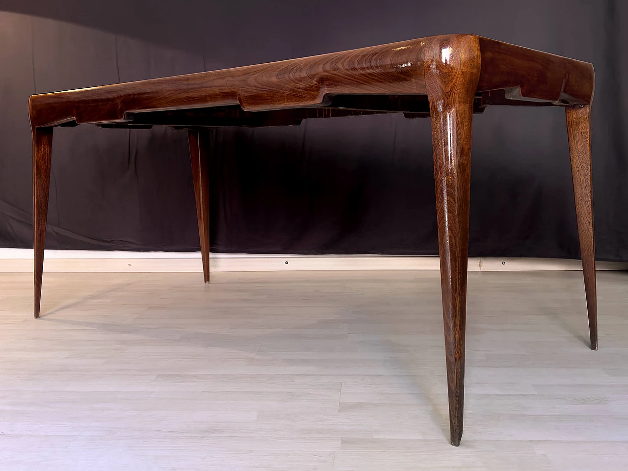Walnut and black glass table in the style of Gio Ponti, 1950s 10