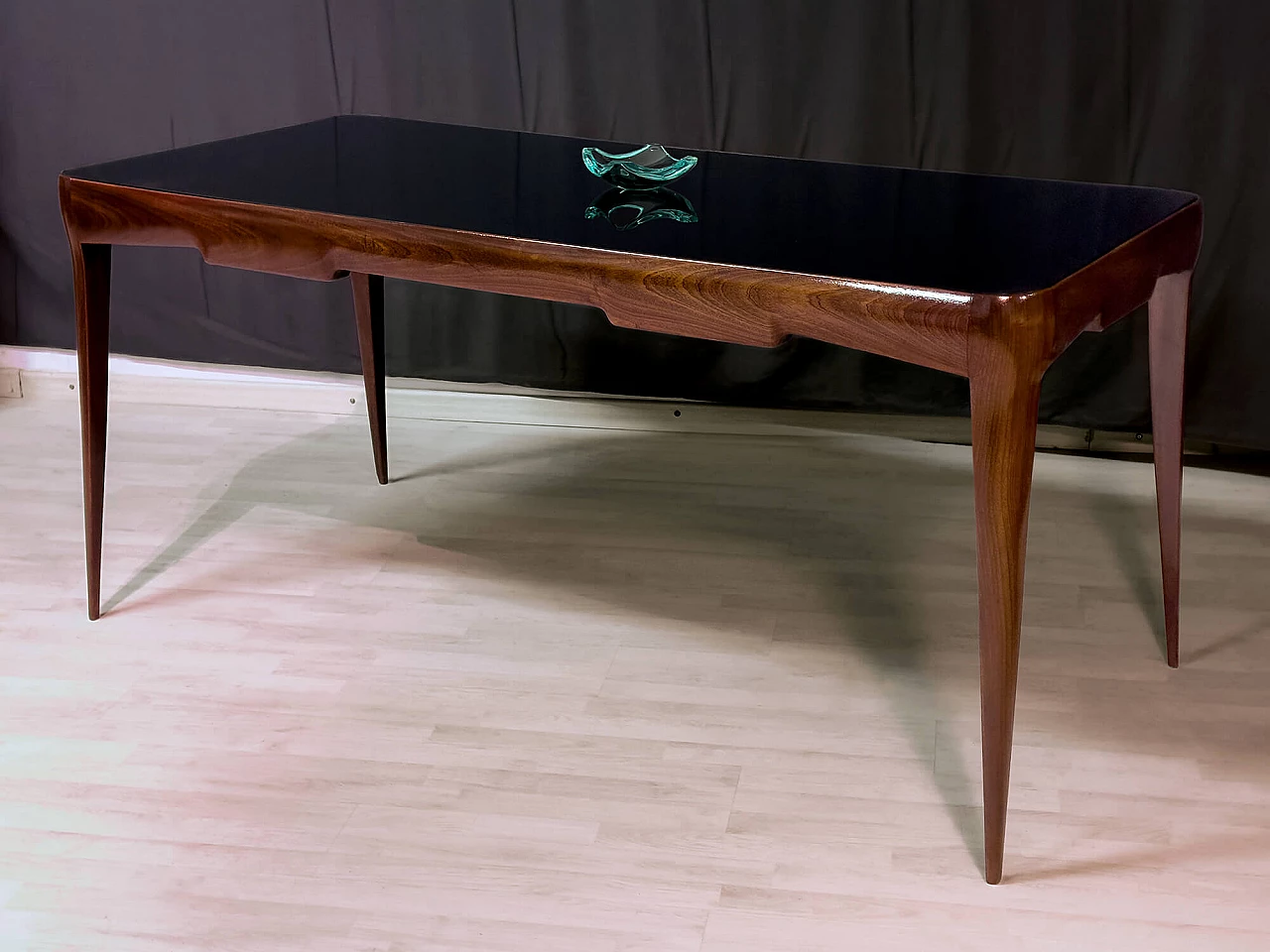 Walnut and black glass table in the style of Gio Ponti, 1950s 12