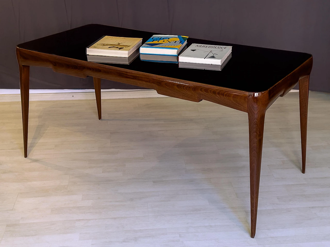 Walnut and black glass table in the style of Gio Ponti, 1950s 13