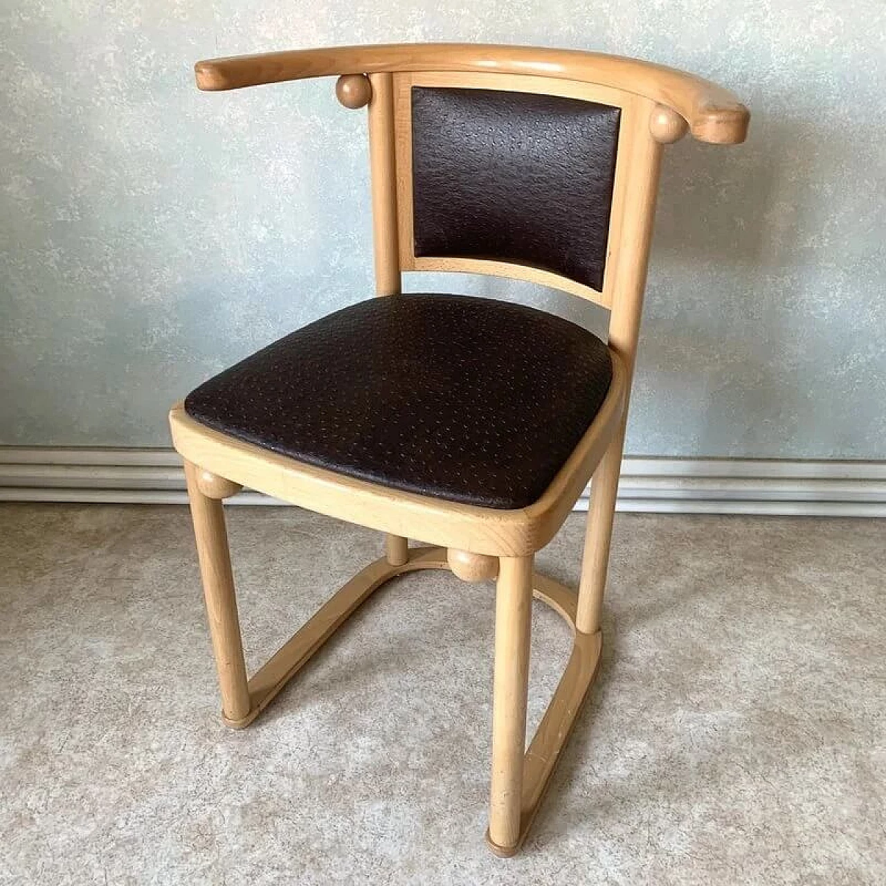 4 Fledermaus wood and brown leather chairs by Josef Hoffmann for Alivar, 1980s 3