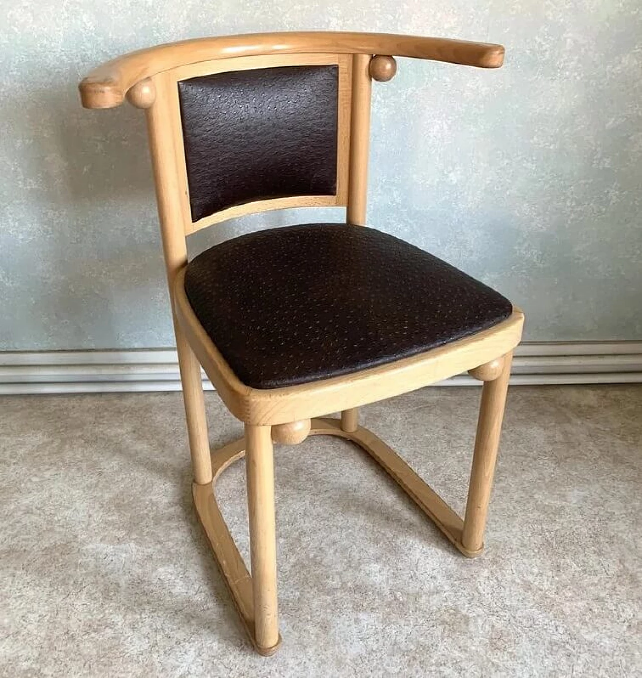 4 Fledermaus wood and brown leather chairs by Josef Hoffmann for Alivar, 1980s 7