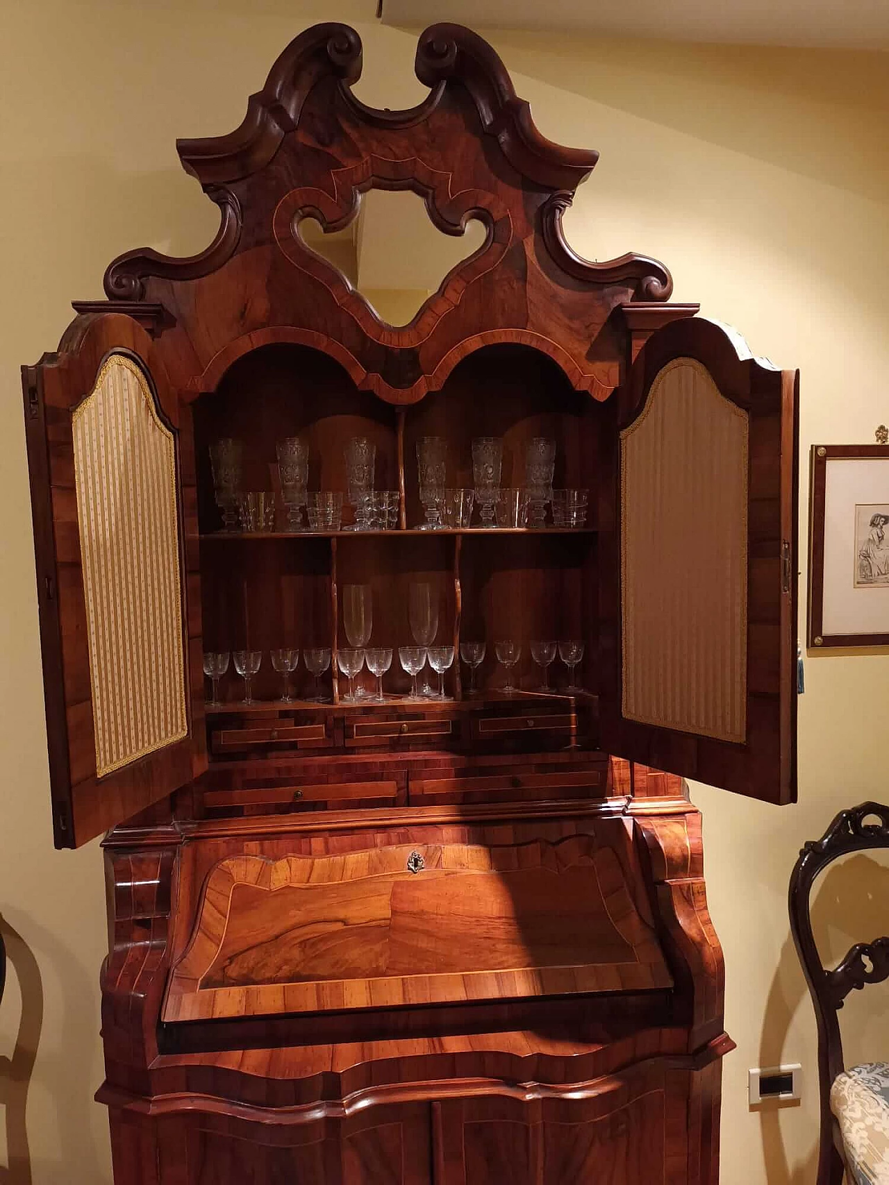 Trumeau a doppio corpo lastronato in noce e radica di noce, '800 4