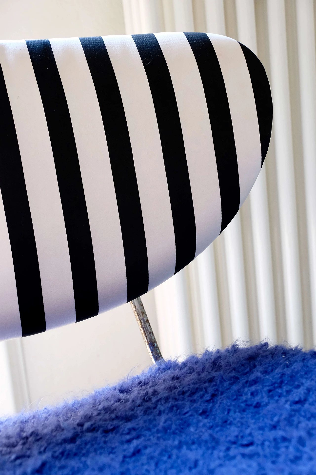 Poltrona a strisce blu, anni '90 2