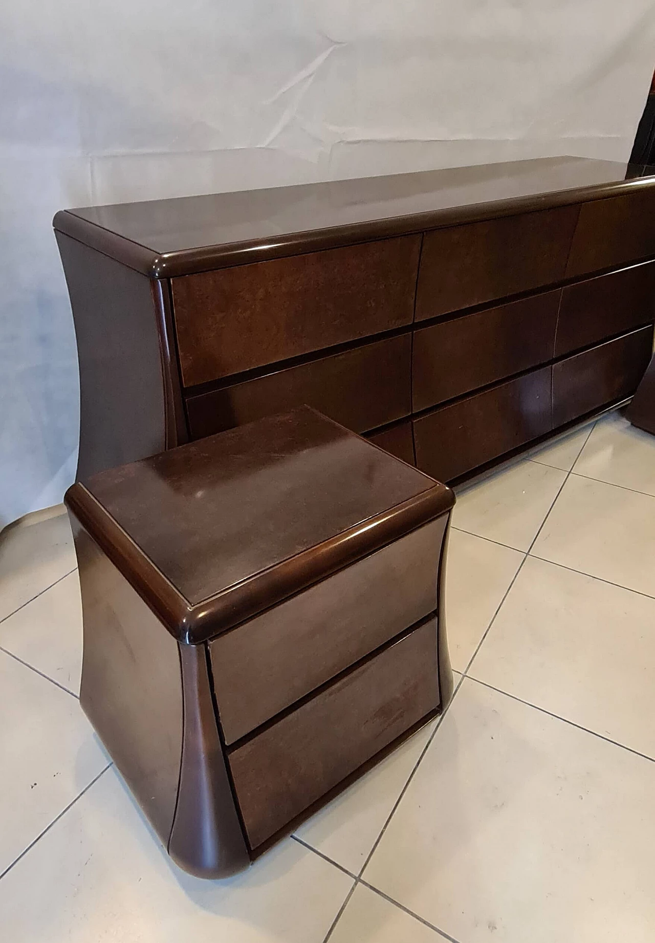 Pair of Frank walnut bedside tables and chest of drawers by Luciano Frigerio, 1970s 4