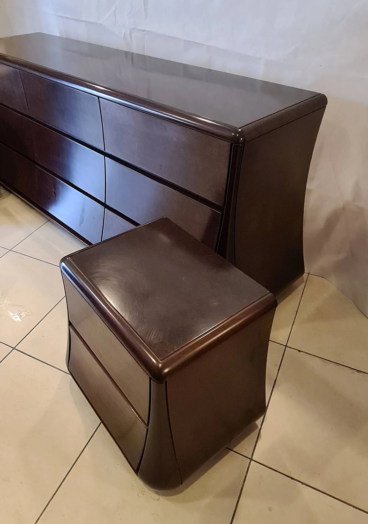 Pair of Frank walnut bedside tables and chest of drawers by Luciano Frigerio, 1970s 5