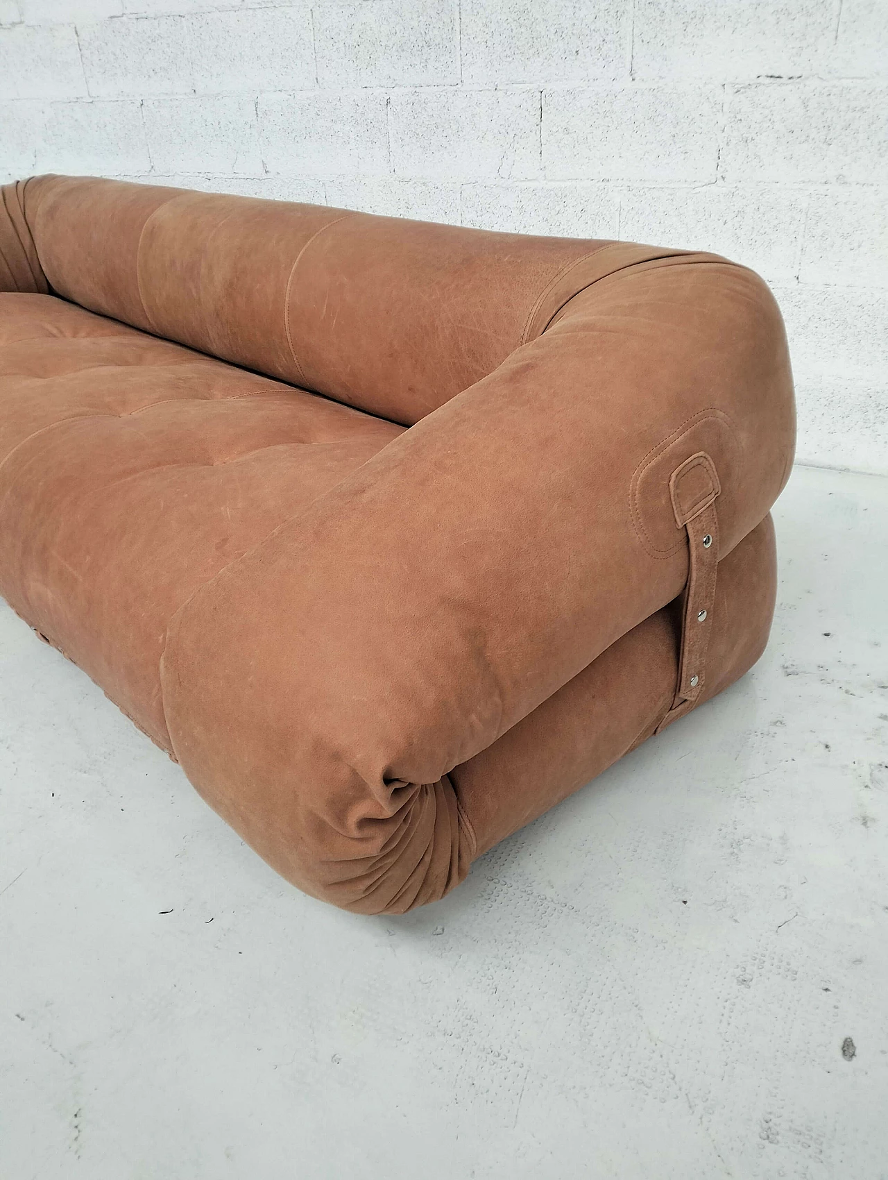 Anfibio three-seater leather sofa by Alessandro Becchi for Giovannetti, 1970s 2