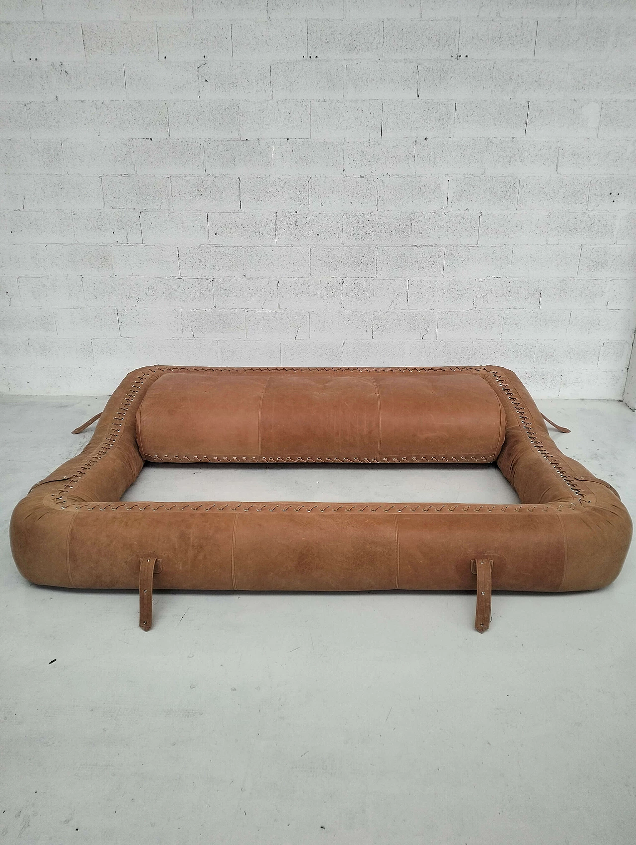 Anfibio three-seater leather sofa by Alessandro Becchi for Giovannetti, 1970s 9