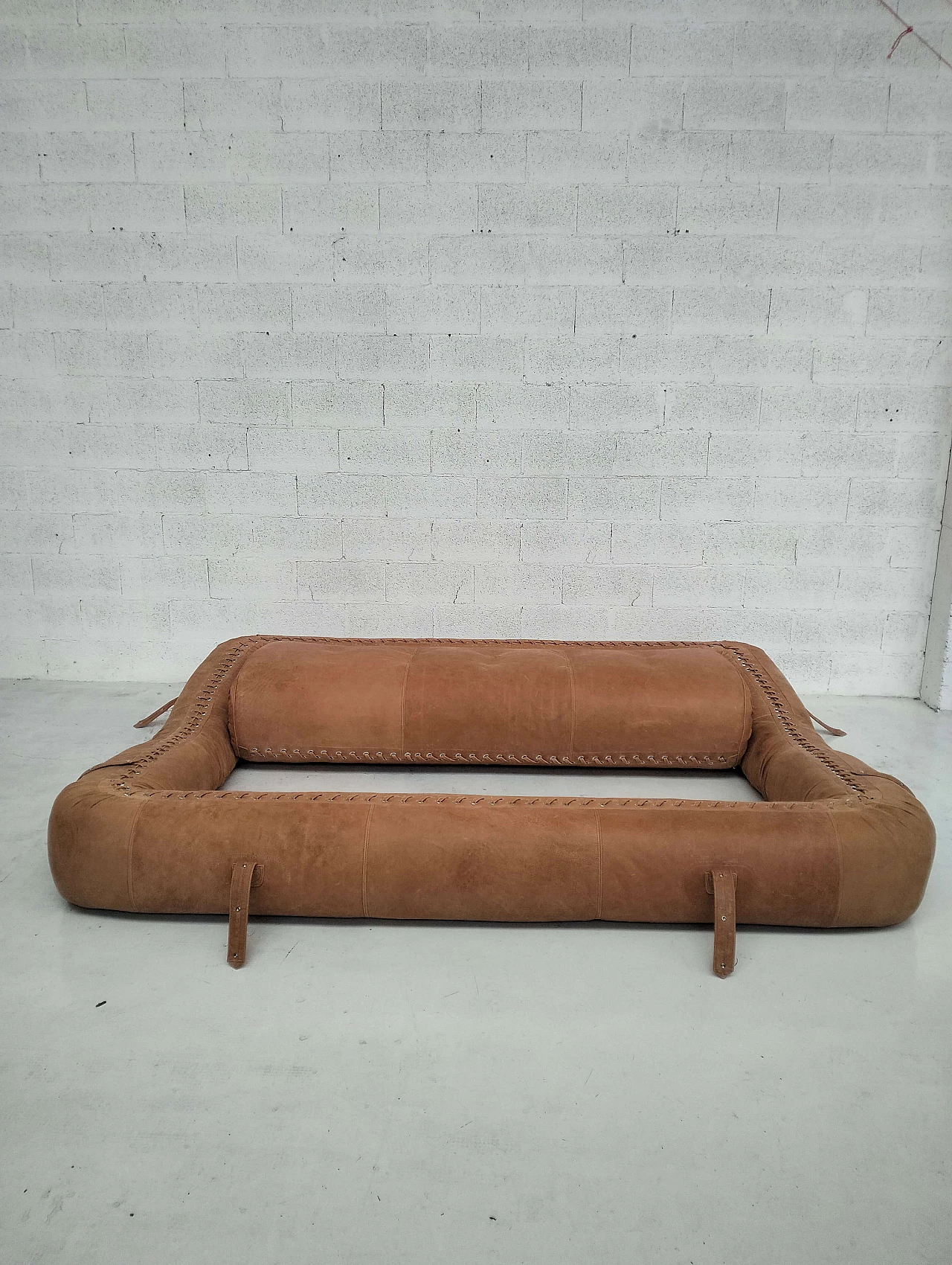 Anfibio three-seater leather sofa by Alessandro Becchi for Giovannetti, 1970s 10