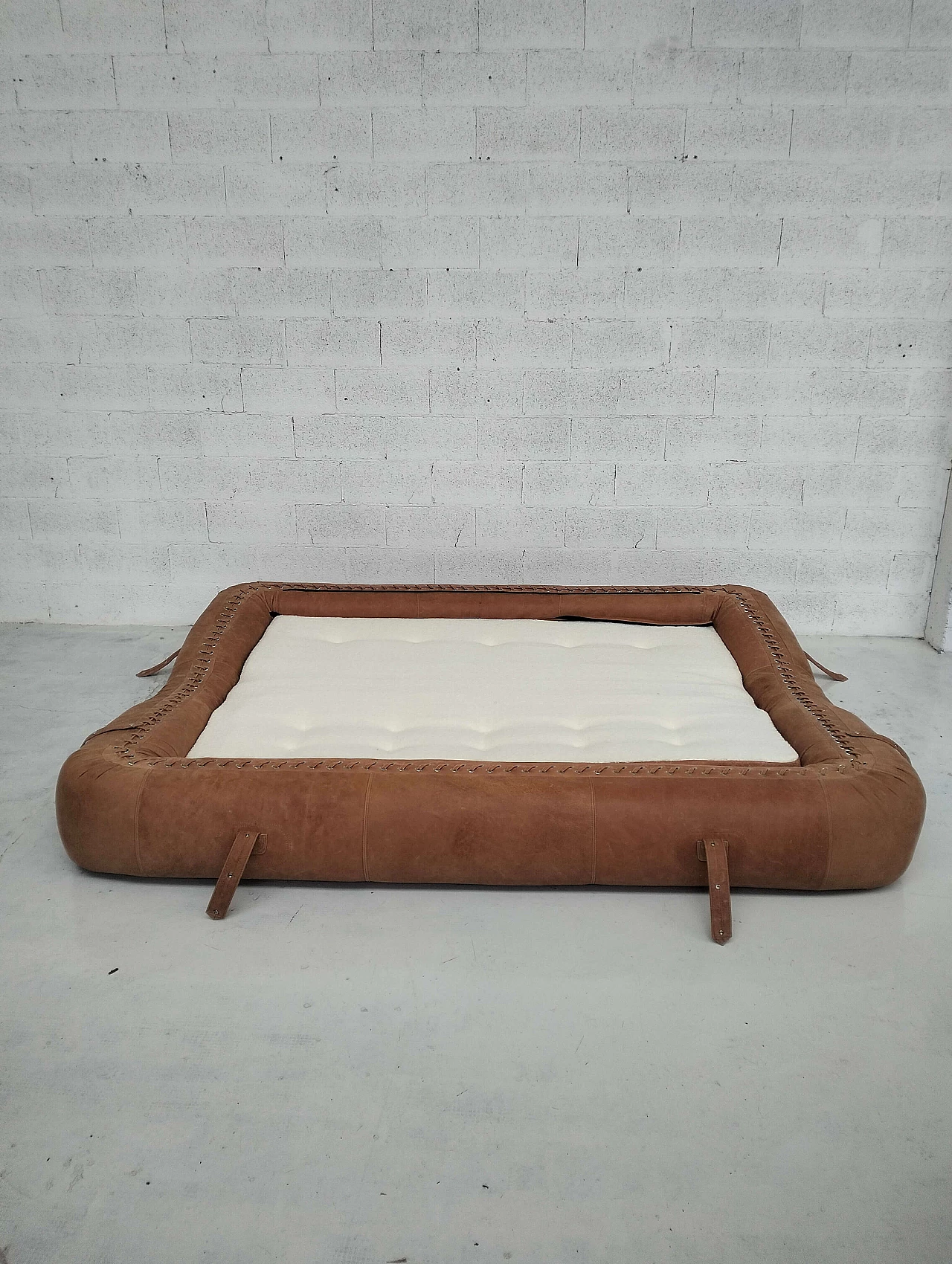 Anfibio three-seater leather sofa by Alessandro Becchi for Giovannetti, 1970s 13